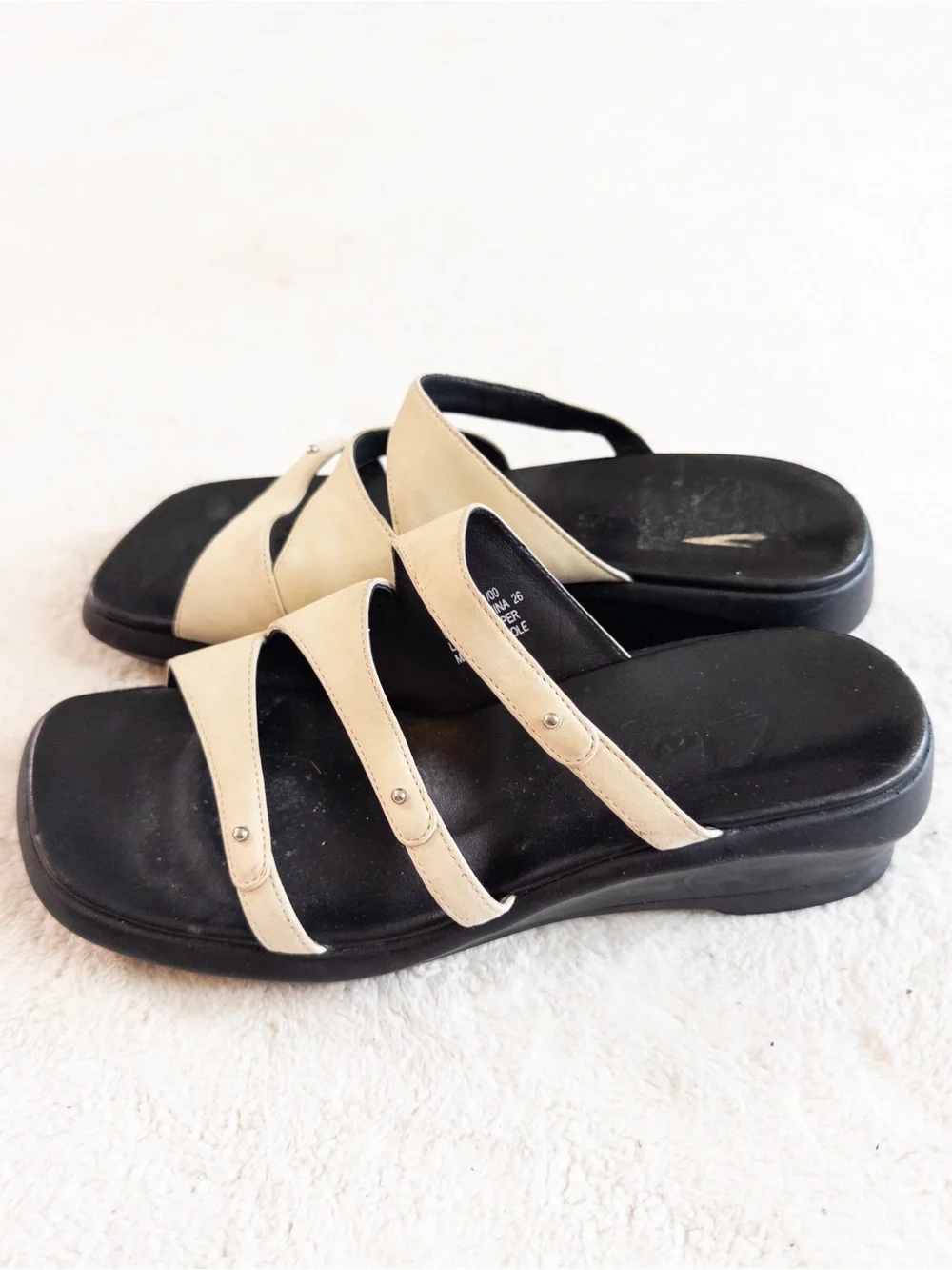Clarks Cream Leather Strappy Chunky Sandals Size 6 Comfort Slides